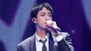 방탄소년단 진, 파리올림픽 성화 들고 달린다