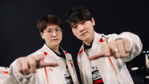 ‘T1 나와’…TES, ‘유럽 최강’ G2 꺾고 결승행 [EWC]