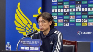 홍명보, 10년 만에 축구 국가대표팀 감독 복귀