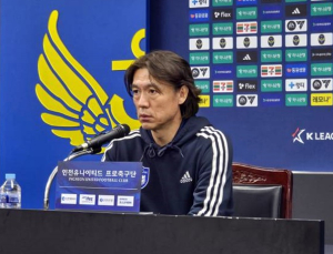 홍명보, 10년 만에 축구 국가대표팀 감독 복귀
