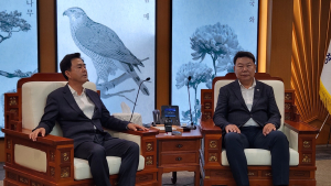 김태흠 지사, 석문간척지 스마트 축산단지 철회 선언