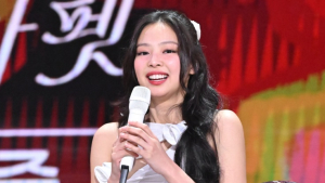 블랙핑크 제니 실내흡연 포착…스태프 면전에 ‘후’