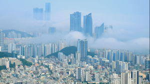 구름 모자 쓴 부산