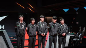 ‘EWC 챔피언’ 무너뜨린 ‘파괴전차’…HLE, T1 2-1 격파