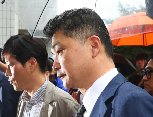 ‘SM 시세조종’ 김범수, 구속 후 첫 검찰 소환 조사