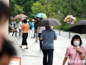 전국 돌풍 동반한 소나기…체감온도 35도 ‘찜통더위’도 계속 [날씨]