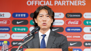 홍명보 “10년 전 박수로 시작했는데, 비판 속 출발해 마음 무거워”