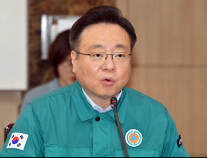 정부 “하반기 전공의 지원 많지 않아…환자 위해 용기 내달라”