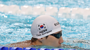 ‘깜짝 예선 1위’ 수영 조성재, 평영 200m 준결승 진출…韓 최초