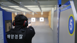 태안해경, 현장대응 대비 '실사격 훈련'