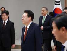 민주 “나라 쑥대밭인데…尹, 무책임한 휴가”