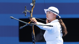 ‘3관왕 도전’ 임시현, 완벽한 경기력 뽐내며 8강행