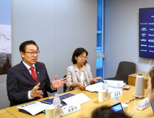 [포토] 김완기 특허청장, 온라인 위조상품 차단 전문업체 방문