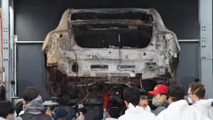 ‘전기차 공포증’…과충전 막아야 한다?