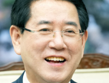 “일본 하늘에 한국어 교가 다시 한 번”