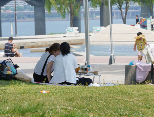 여의도 한강공원 쓰레기 하루 ‘3톤’…서울시, 심야 청소 연장
