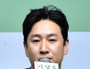부산국제영화제, 故 이선균 기린다…특별전 개최