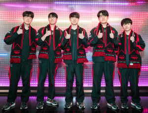 ‘서커스단’ T1, KT 꺾고 플레이오프 2라운드 진출 [LCK]