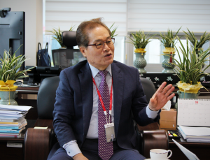 “무너진 의료전달체계, 평가·인증으로 회생” [쿠키인터뷰]