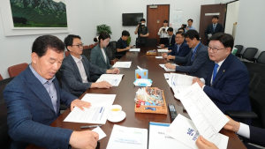 전북자치도의회, 국회 행정위원장에 ‘도의원 정수 확대’ 건의