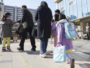 ‘저출생 위기’ 유·초등생 13만명 줄어…대학생 300만도 위태