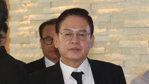 ‘돈봉투 수수 의혹’ 정우택 전 국회부의장 불구속 송치