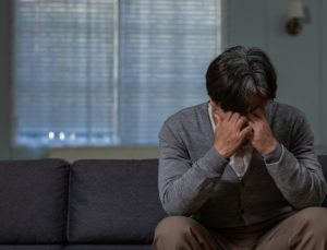 노부모에 자녀까지 돌본다…‘낀 세대’ 중년, 본인 노후는 ‘불안’
