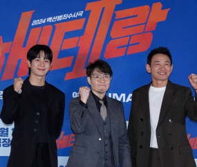 9년 만에 돌아온 ‘베테랑2’…파이팅 외치는 주역들