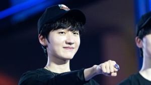 골든듀, LCK 서머 챔피언 한화생명에 우승 반지 수여
