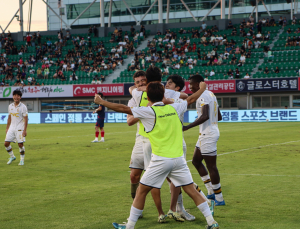 ‘오스마르 극장골’ 서울 이랜드 FC, 충북청주에 2-1 역전승…2위 도약