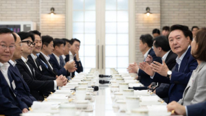 尹대통령, 24일 한동훈 국민의힘 대표 등 지도부 초청 만찬
