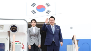 尹대통령, ‘원전 세일즈’ 체코 출국…김건희 여사 함께