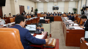 野 “尹, 애도기간에 골프”… 與 “아님 말고식”