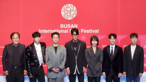 “시도할 만한 모험” 부국제 문 연 넷플릭스 ‘전,란’