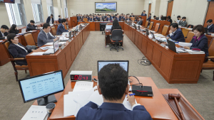 ‘민생’ 외치는 정치권, 국감 활약을 기대하며 [데스크 창]