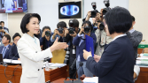 뒤늦게 출석한 이진숙 방통위원장…야당과 기싸움 ‘팽팽’ [2024 국감]