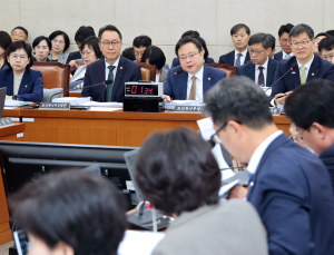 복지부 장·차관, 사퇴 요구에 “맡은 바 직무 최선 다할 것” [2024 국감]