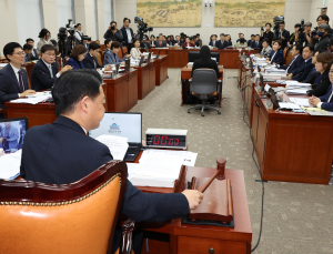 교육위, ‘김여사 논문’ 의혹 교수 동행명령…野 단독 의결[2024 국감]