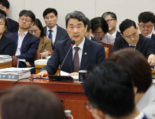 명문대 진학 포상금 1.6억...입시학원으로 전락한 고등학교 [2024 국감]