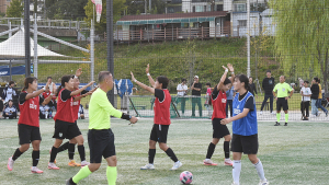 여자 축구 ‘하프타임’ 정상 등극…서울 이랜드 FC ‘2024 레울컵’ 현장