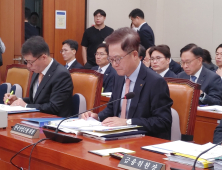 강석훈 산은 회장 “동남권 영업조직 설치…대한민국 새 성장축 조성 노력” [2024 국감]