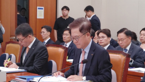 강석훈 산은 회장 “동남권 영업조직 설치…대한민국 새 성장축 조성 노력” [2024 국감]