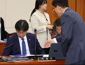 김문수 “일제강점기 국적 일본” 발언에…고용노동부 대상 국감 파행 [2024 국감]