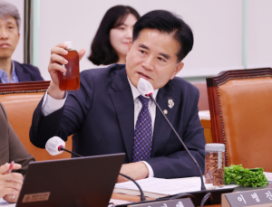 “우리나라 꿀벌 폐사 대응, 해외보다 10년 늦어…연구 용역 단 1건” [2024 국감]