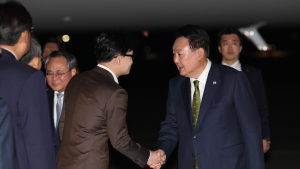 尹, 동남아 순방 마치고 귀국…‘윤한 독대’ 기대