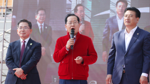 “허풍 엄단” vs “화해자리 만들어줬는데”…또 SNS 설전 벌인 홍준표-명태균