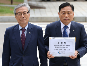 ‘노태우 비자금 의혹’ 5·18기념재단도 나섰다…檢에 쌓이는 고발장