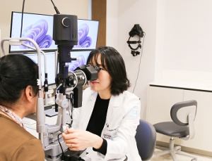 ‘시력 도둑’ 녹내장, 만성질환 당뇨병과 밀접한 이유 [건강 나침반]
