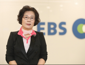 ‘법인카드로 2천만원 사적 유용’ 유시춘 EBS 이사장, 불구속 기소