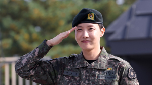 BTS 제이홉 전역…진 이어 두 번째 군필자 탄생